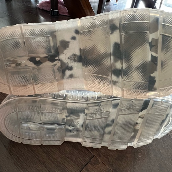 UGG Clear Winter Rain Boots with White Lining - Picture 3 of 10